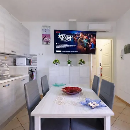 - A Due Passi Dal Lungomare E Centro Citta Apartment *