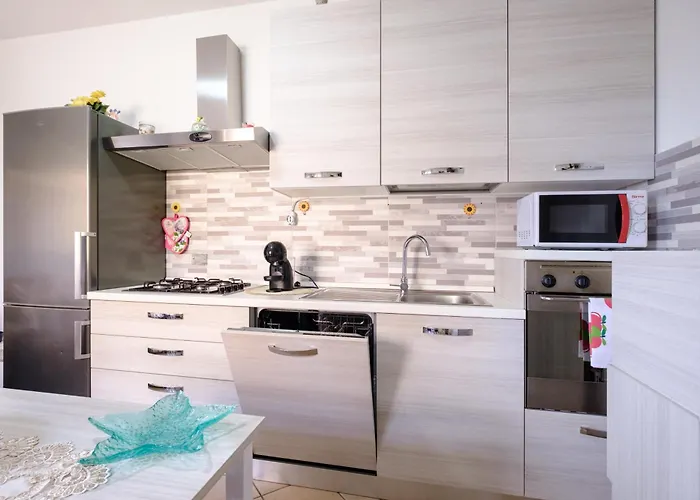 - A Due Passi Dal Lungomare E Centro Citta Apartamento *