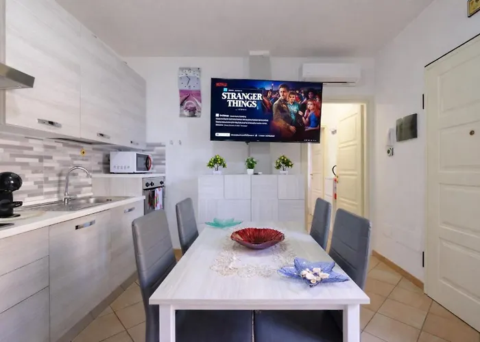 - A Due Passi Dal Lungomare E Centro Citta Apartamento *